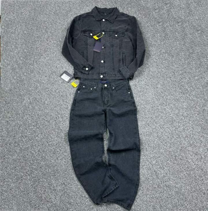 Picture of LV Sweater Suits _SKULVsz46-5228-34sytxH733H73441161